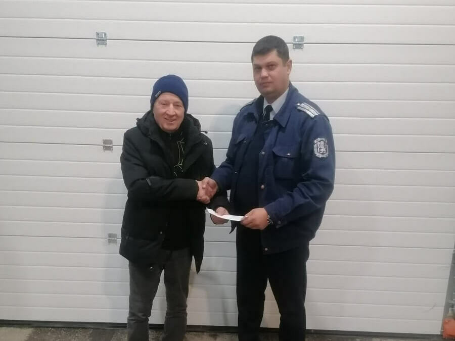 Полицаи намериха и върнаха пари на мъж от Добрич