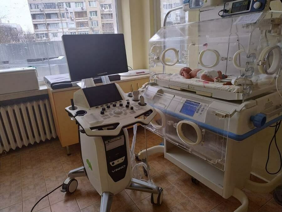 Ученици от София с дарение за шуменската неонатология