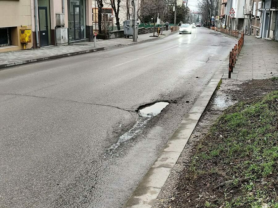 Дебати в сесийна зала за дупките по шуменските улици