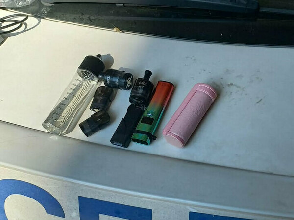 Заловиха тийнейджър с дрога в училищен двор