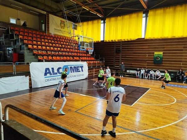 Без изненади на ученическите игри по баскетбол