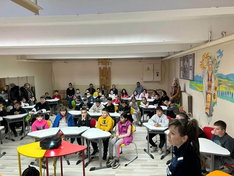 Учат децата на безопасно сърфиране в интернет