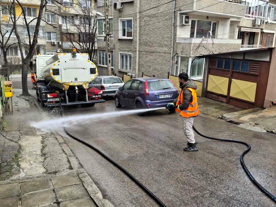 Започна пролетното миене на улици в Шумен