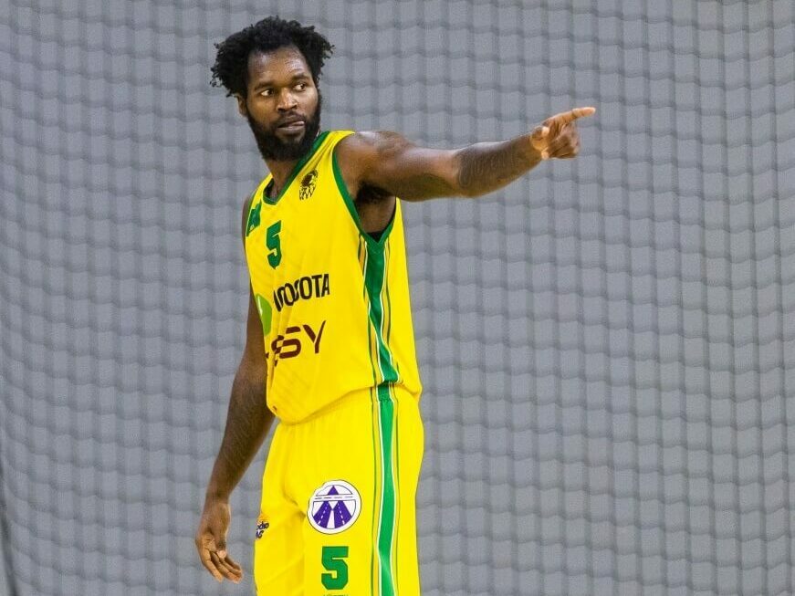 „Шумен“ загуби от „Локомотив“ в мач с 19 тройки