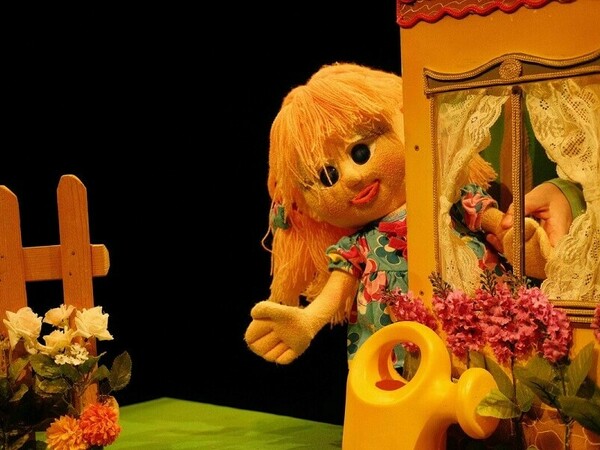 Приключение зад кулисите на кукления театър