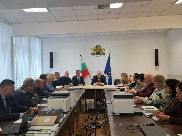 Предават изборните протоколи в „Арена Шумен“