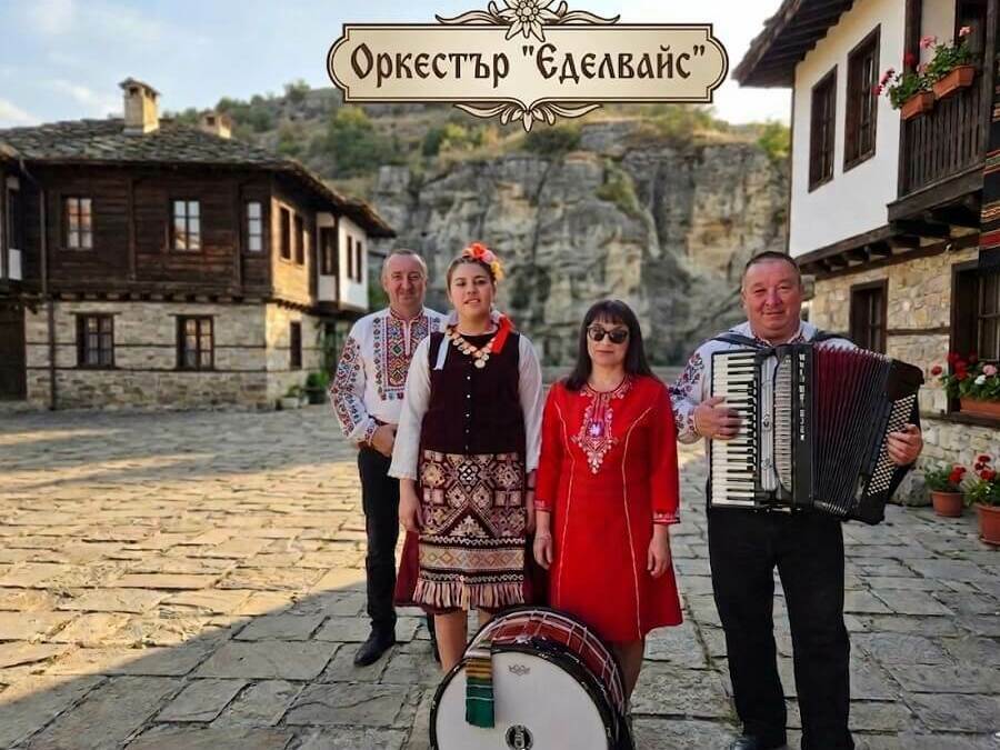 Цветница на площада в Шумен