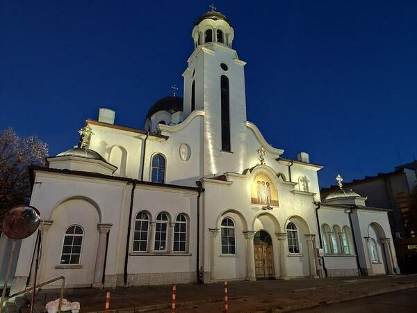 Промени в движението около православните храмове