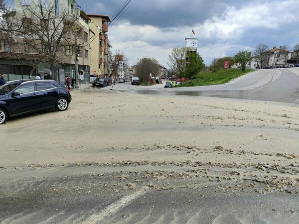 Водоноска за абонатите по част от ул. „Владайско въстание“