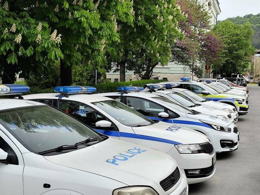 Непълнолетни подкараха чужда кола във Върбица