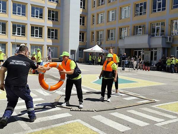 Ученици показаха умения по безопасност и първа помощ