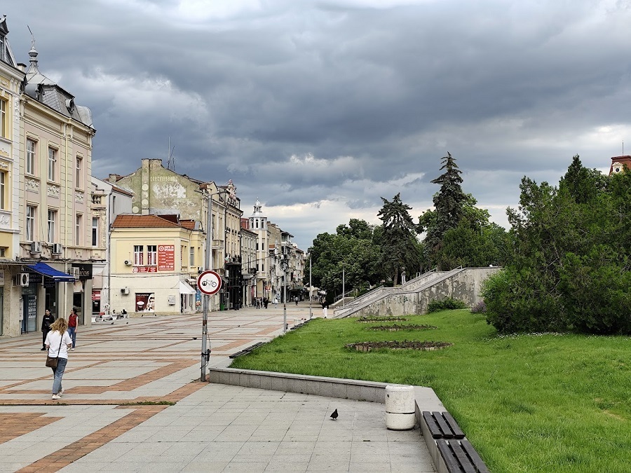 Температурите падат, обявен е жълт код за валежи