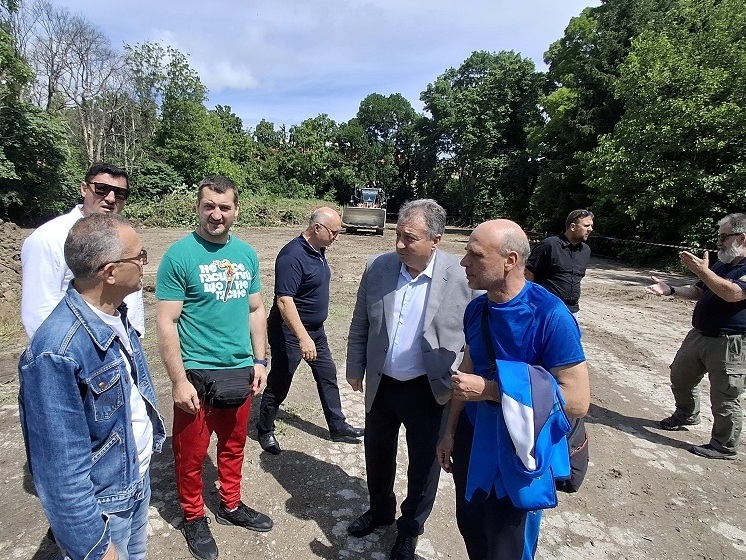 Подготвят терена на Тежкия полк за бъдещ парк