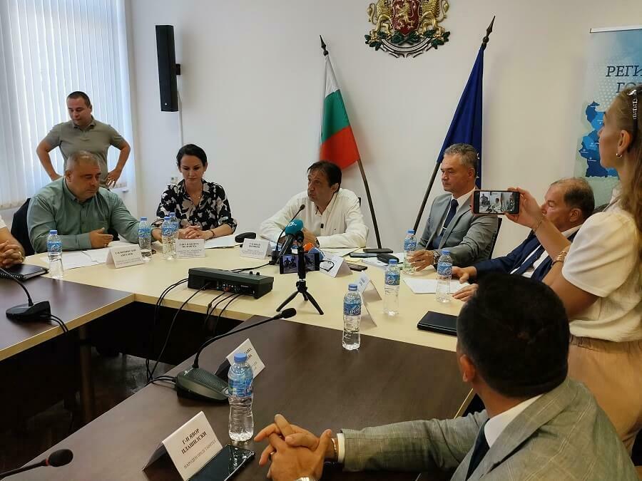 Министър: Проектът за довеждащия водопровод е скандален