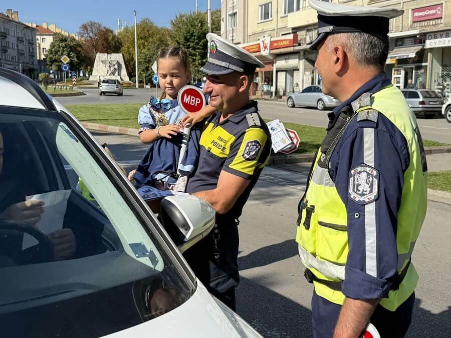 Деца влязоха в ролята на пътни наблюдатели