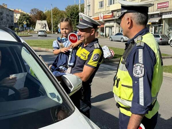 Деца влязоха в ролята на пътни наблюдатели