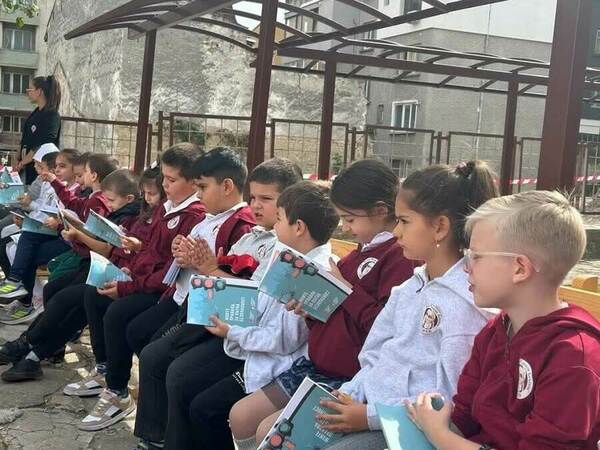 Помагало по пътна безопасност за първолаците