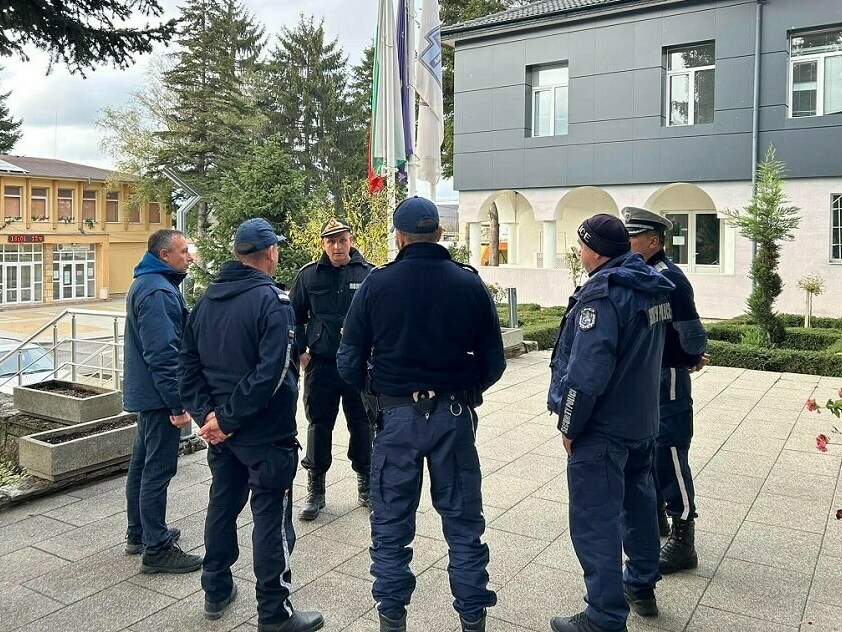 Полицията пое охраната на изборните секции